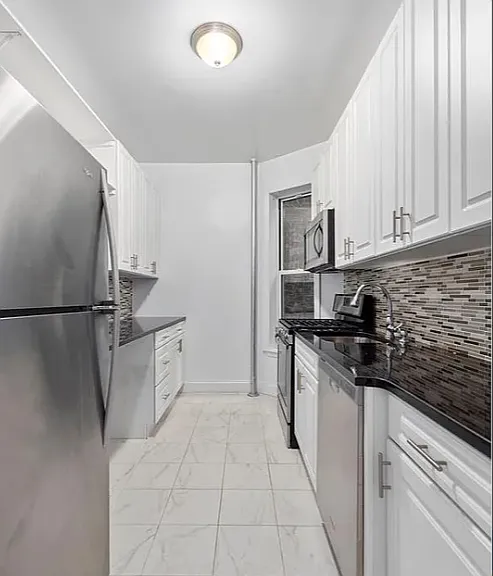 220 E 36th St #B1 — Photo 2
