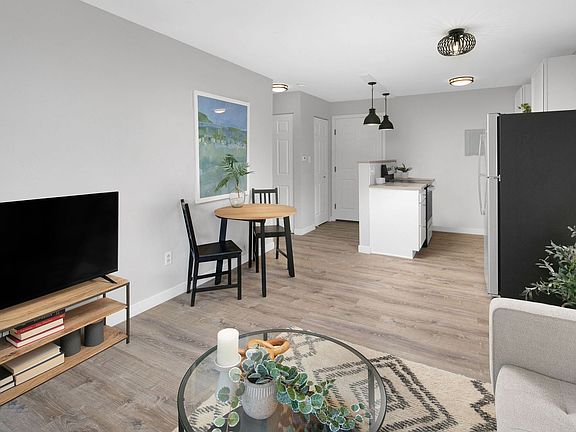 5th image of 1821 22nd St #308