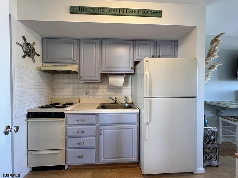 330 42nd St S #B15 — Photo 9