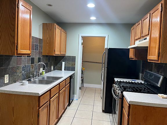 4th image of 3507 Southridge Dr #A
