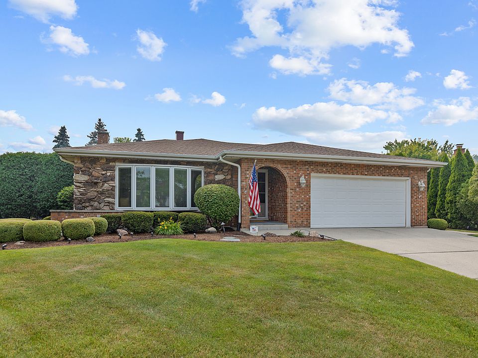 1st image of 1440 Spruce Ln