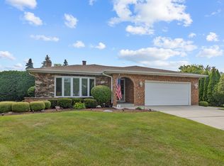 1440 Spruce Ln, Westmont, IL 60559