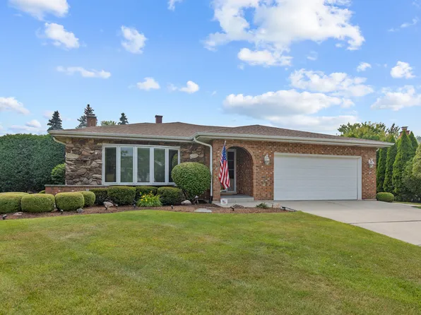 1440 Spruce Ln, Westmont, IL 60559