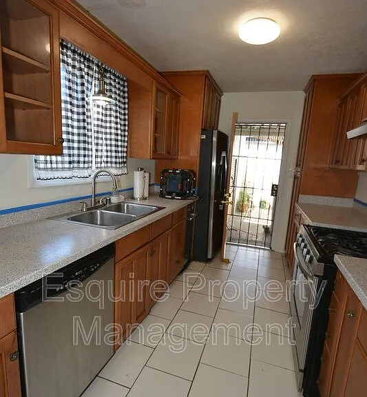 165 Wilson Ave — Photo 15
