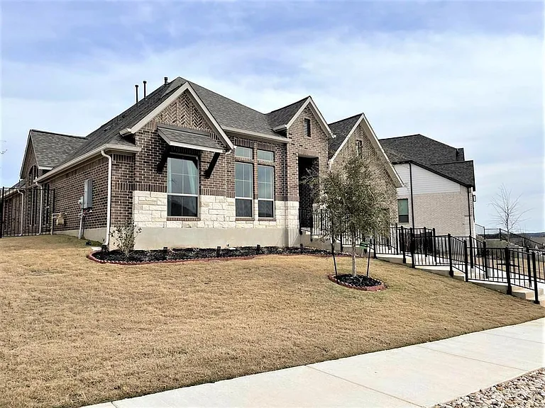 156 Santa Maria St — Photo 2