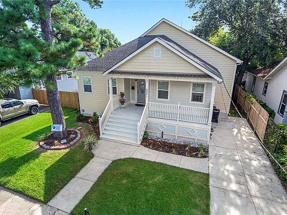 3rd image of 4931 Venus St