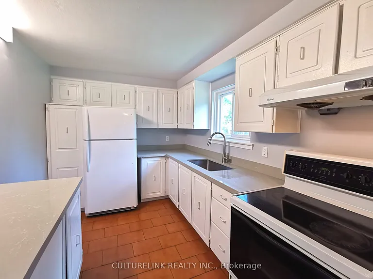 18 Westwater Dr — Photo 6