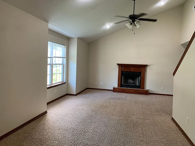2027 Marigold — Photo 2