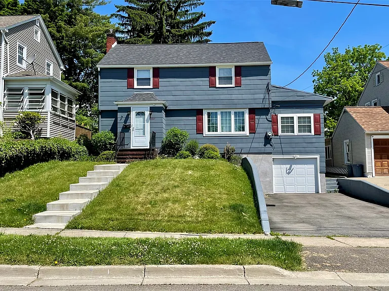 2727 Hall St — Photo 3
