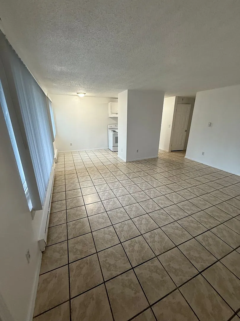 Rochelle Apartments — Photo 3