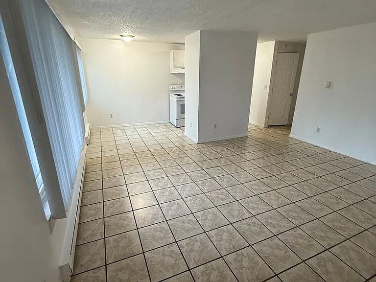 Rochelle Apartments — Photo 4
