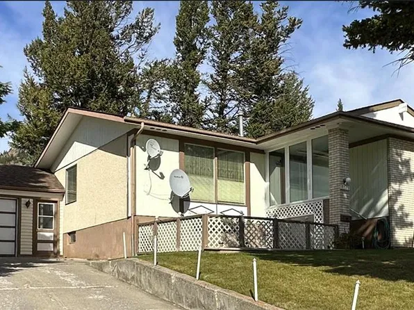 7717 S 28th Ave, Crowsnest Pass, AB T0K 0M0