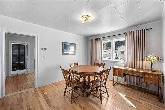 3rd image of 201 E Cooper St