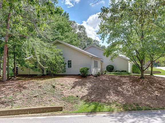 3rd image of 224 Creek Forest Dr