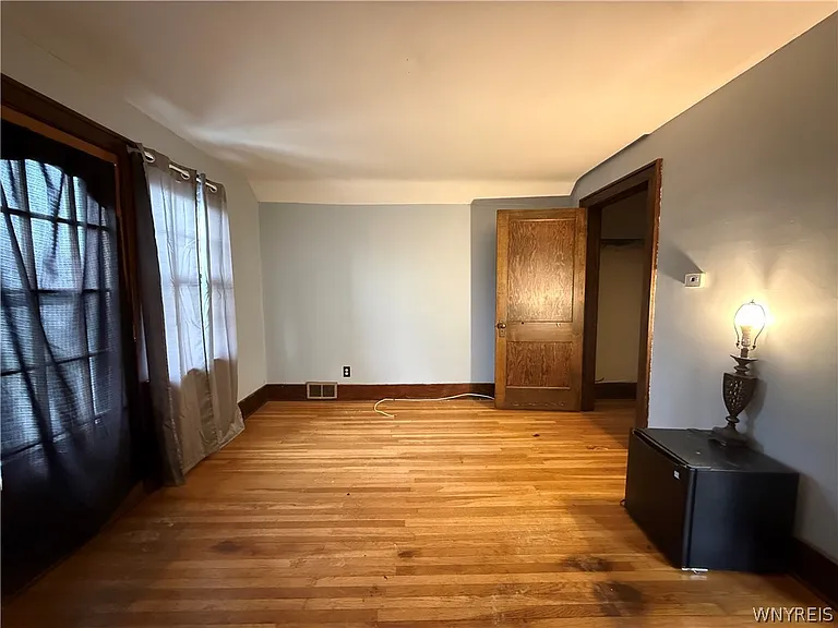 733 Lasalle Ave — Photo 7