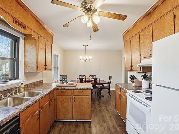 4th image of 2973 Shady Ln