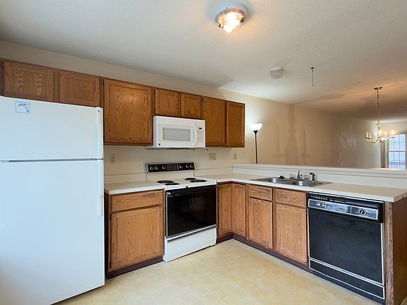 3rd image of 48 Castlegate Dr Unit 48