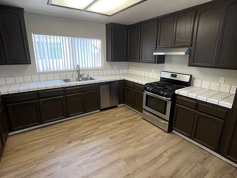 483 Quail Ct — Photo 23