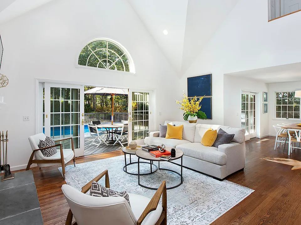 3 Longboat Ln