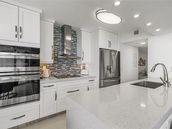 4th image of 16485 Collins Ave APT 1432