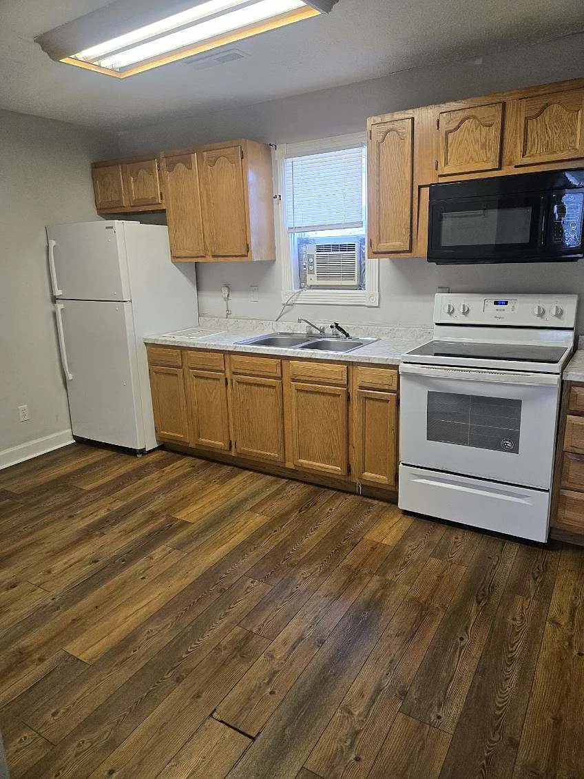 3 bed, $1,100 — Photo 3