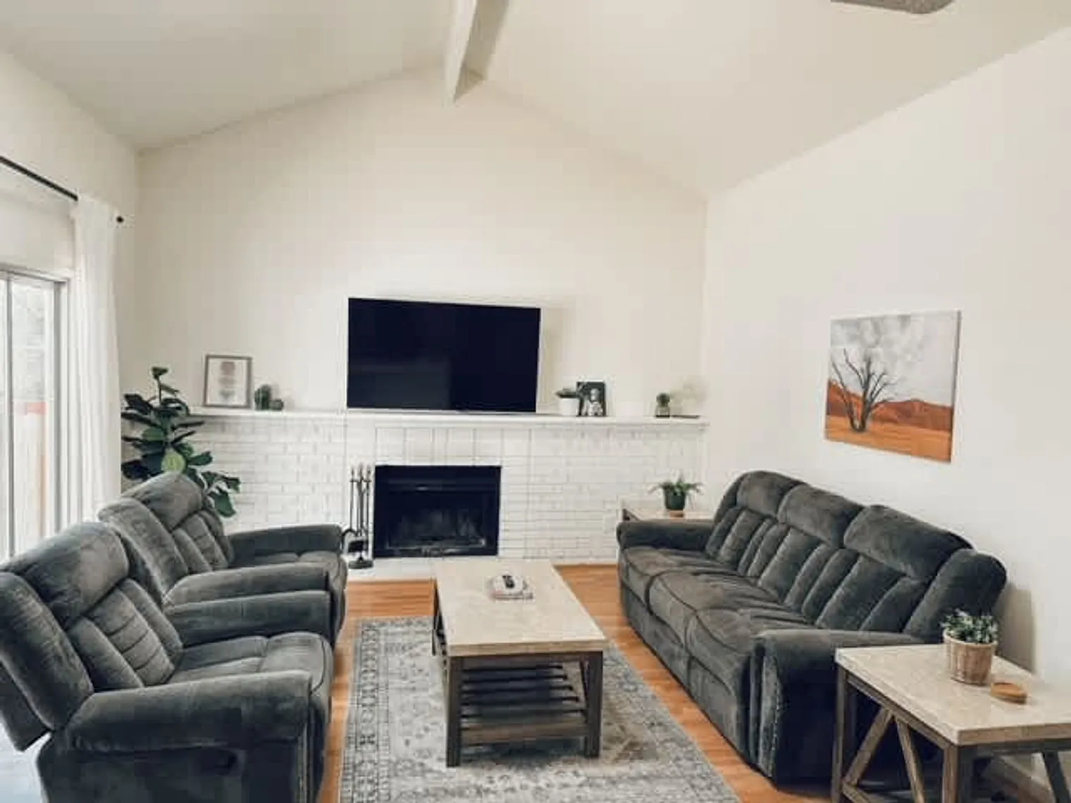 4 bed, 2.0 bath, 1442 sqft, $9,036 — Photo 1