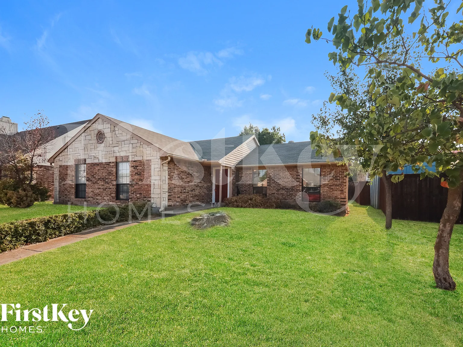 3 bed, 2.0 bath, 1271 sqft, $2,090 — Photo 2