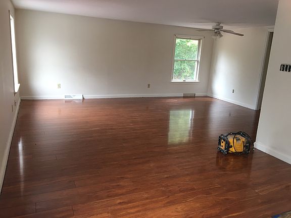 FAMILY ROOM / DINING ROOM