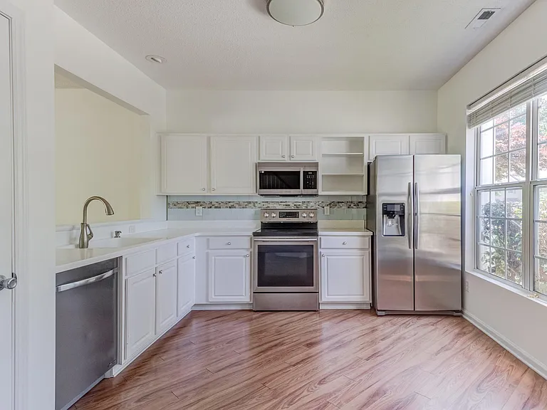 306 Orchard Park Dr — Photo 5
