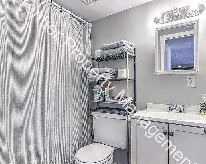 1 Bed/1 Bath Apartment off Hampton Ave! — Photo 23
