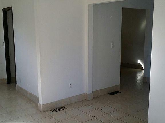 4th image of 250 Trenton Ave