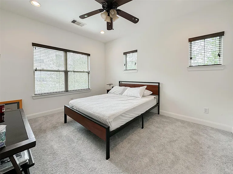 2 Hermann Park Ct — Photo 37