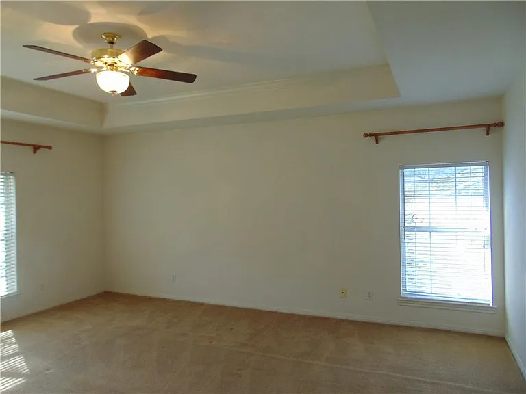 5806 Cedar Cliff Dr — Photo 11