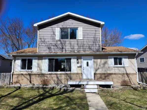 732 Hartner Dr, Holly, MI 48442