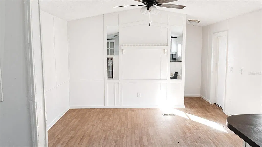 2 bed, 2.0 bath, 924 sqft, $1,300 — Photo 2