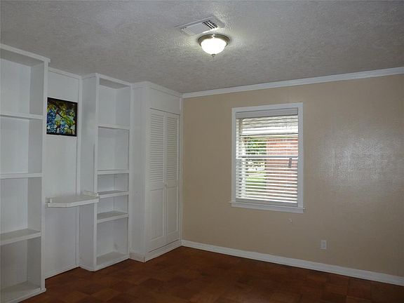 3rd image of 2104 Locklaine Dr
