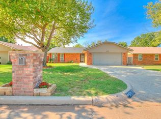 8701 Rambling Rd, Oklahoma City, OK 73132