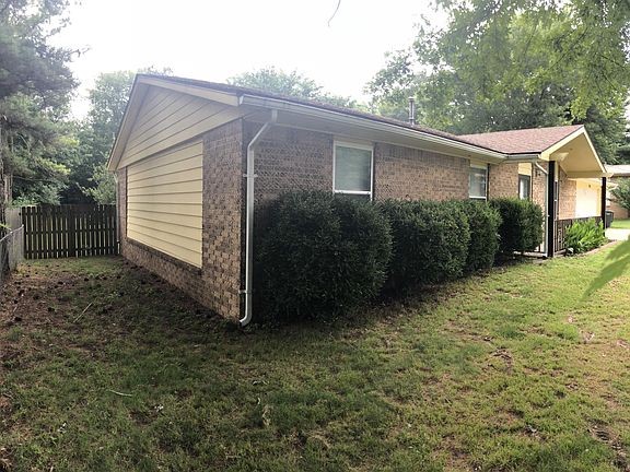 4th image of 2225 N Woodlark Ln