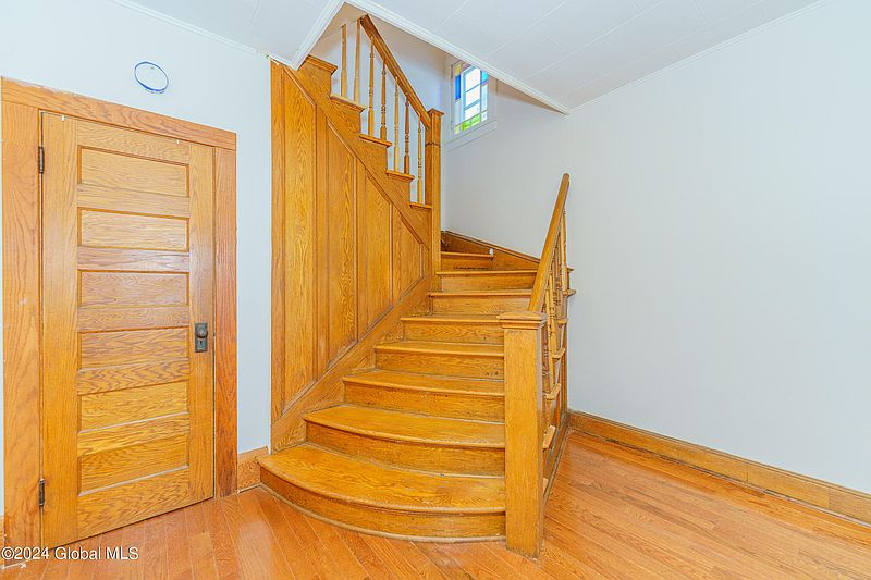 5th image of 442 Eleanor Street