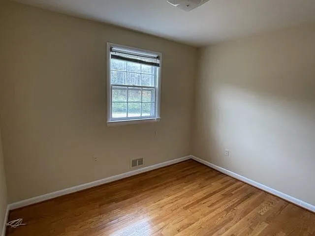 7616 Edmonston Rd — Photo 11