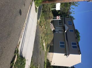 10 The Pl, Glen Cove, NY 11542