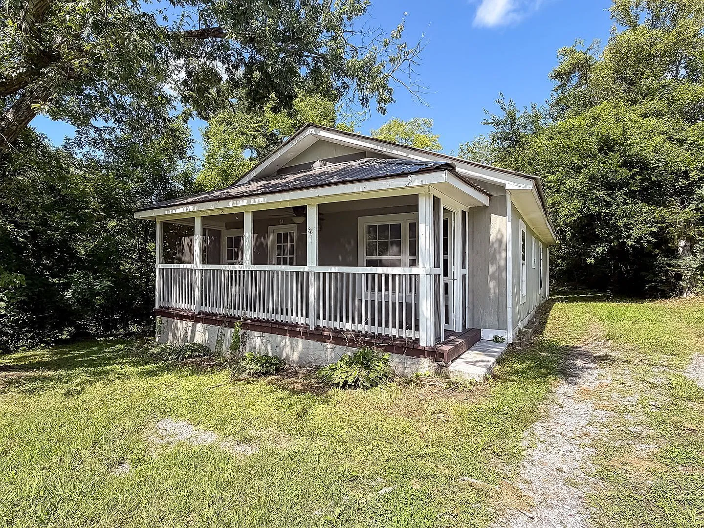3 bed, 1.0 bath, 1040 sqft, $1,395 — Photo 4