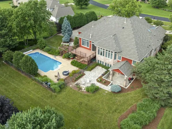 847 Burr Oak LANE, Summit, WI 53066