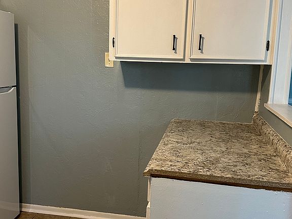 2nd image of 185 Smelker St