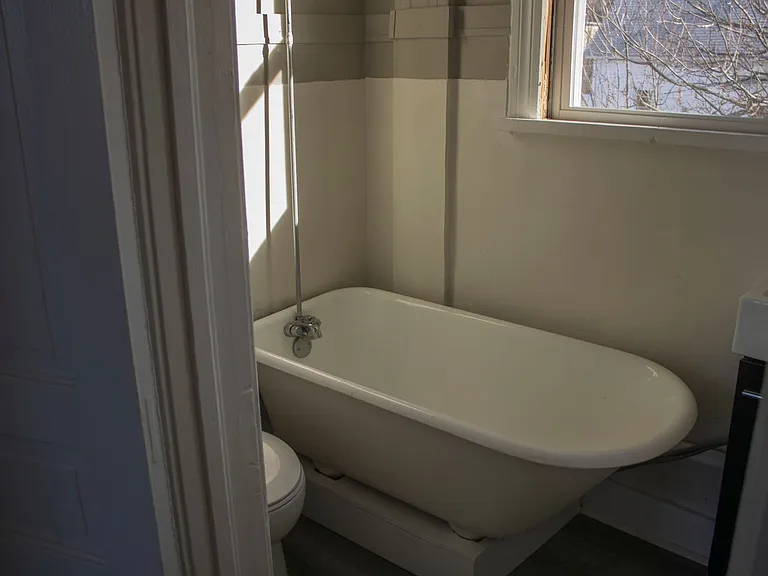 1618 Martha St — Photo 11