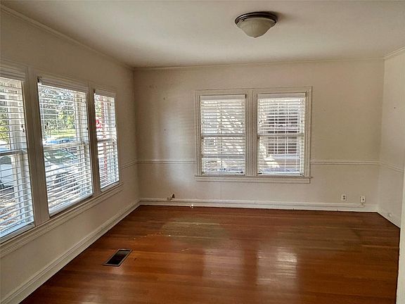 3rd image of 2038 Lexington St