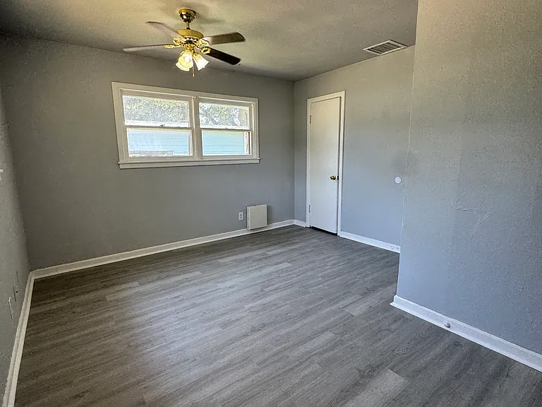 2472 Culver Ave — Photo 7