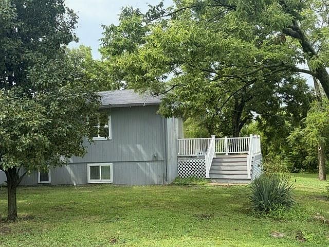 1st image of 708 W 7th St