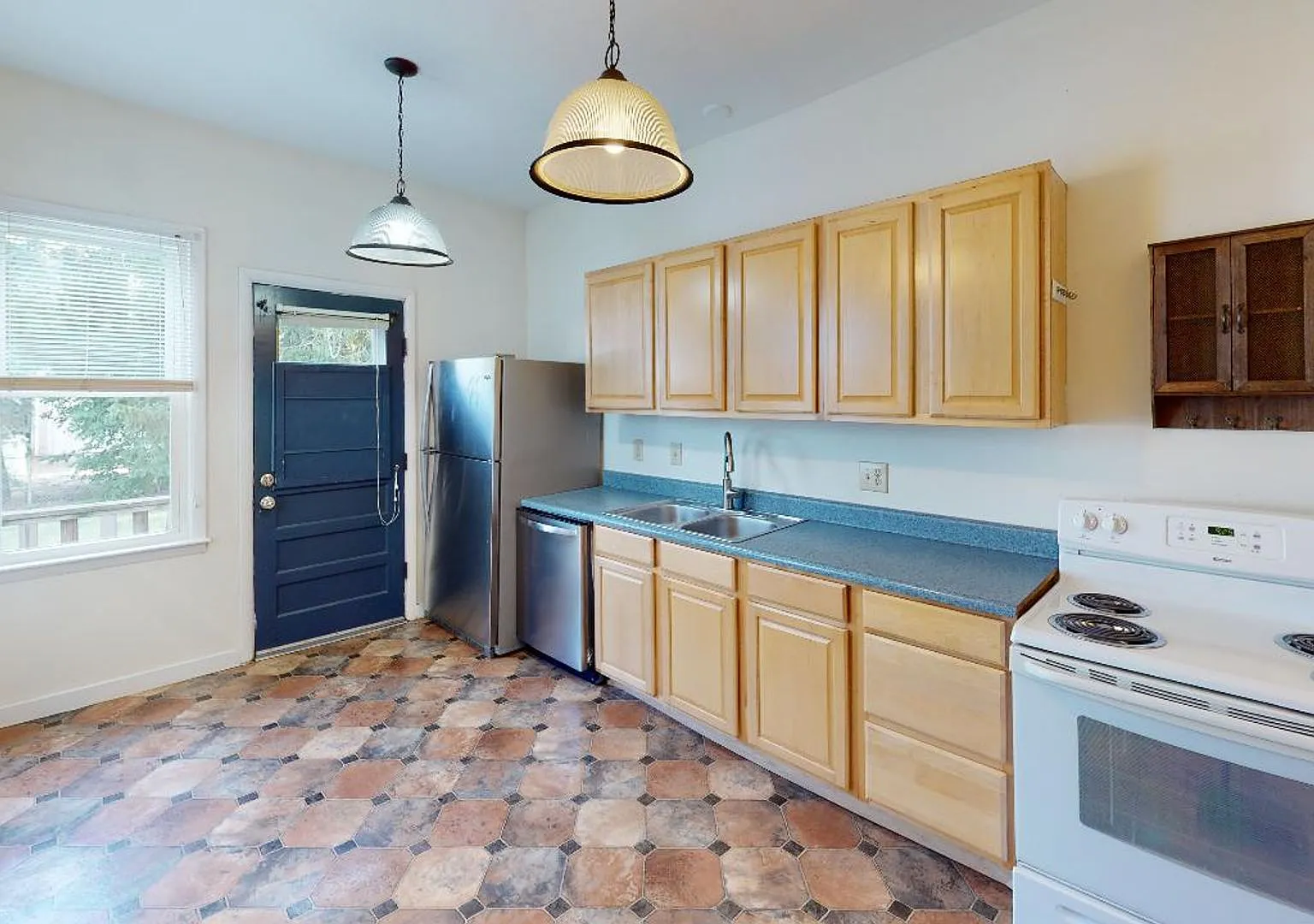 3 Bedrooms + 2 Full Baths + 2 Free Off-Street Parking Spaces Beautiful Single Family House! Avail... — Photo 4
