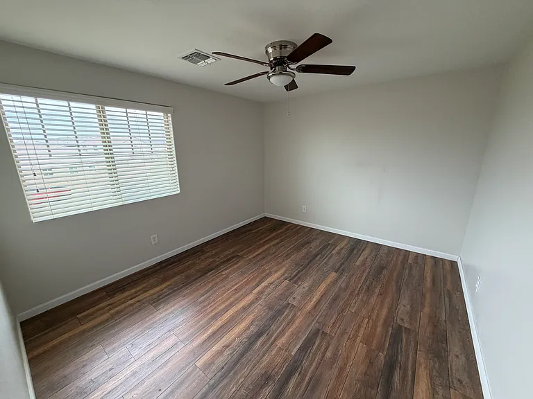 6906 S 78th Dr — Photo 20